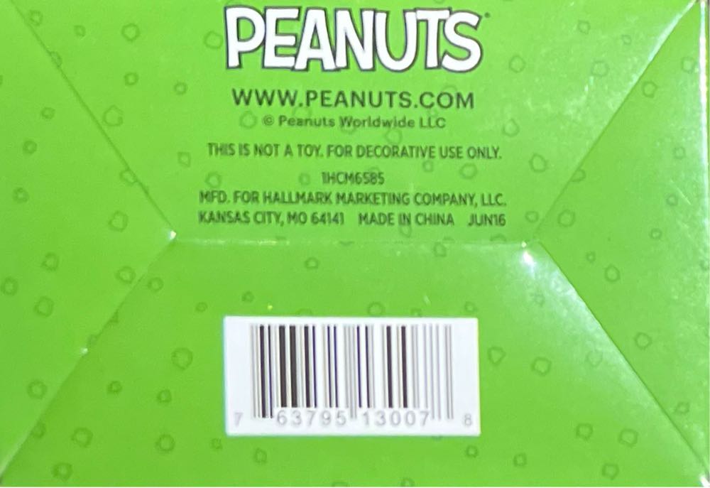 Linus - Peanuts (Red Box) ornament collectible [Barcode 763795130078] - Main Image 3