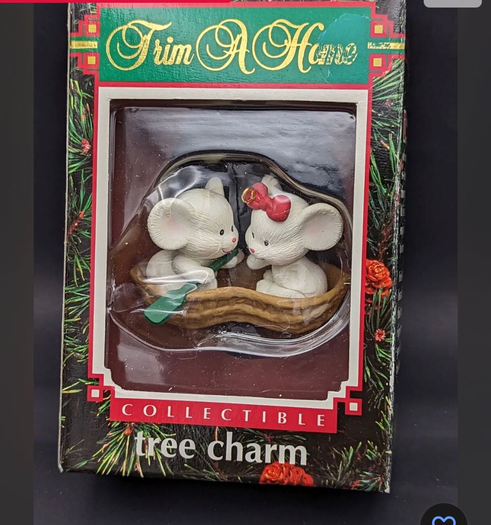 Mice In Peanut Boat  ornament collectible - Main Image 3