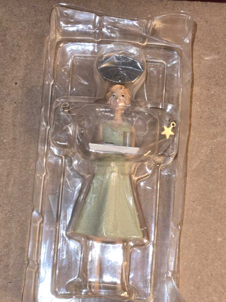 Grandma Angel - Down To Earth Angels ornament collectible [Barcode 795902079192] - Main Image 4