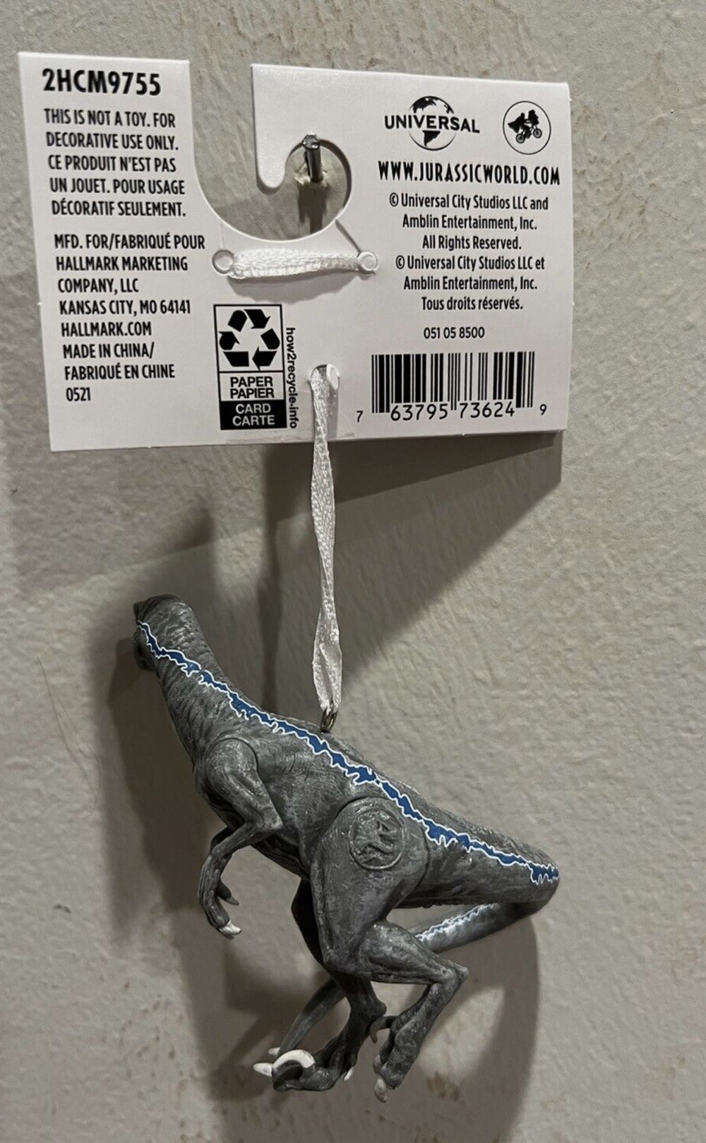 Blue Raptor - Jurassic World (Red Box) ornament collectible [Barcode 763795741168] - Main Image 4