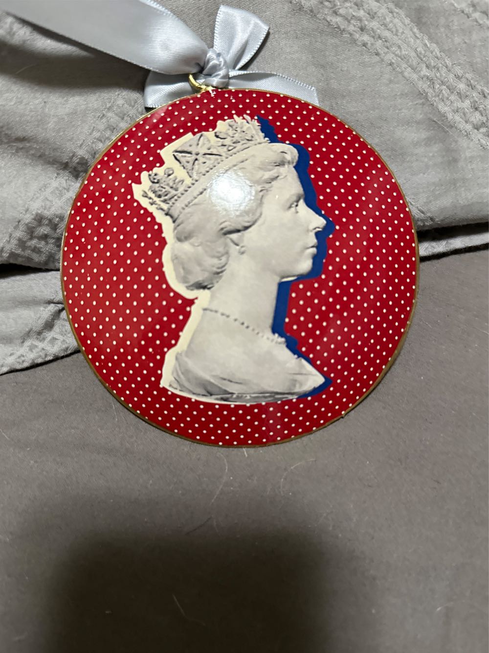 Royal - Queen Elizabeth II Metal  ornament collectible - Main Image 2