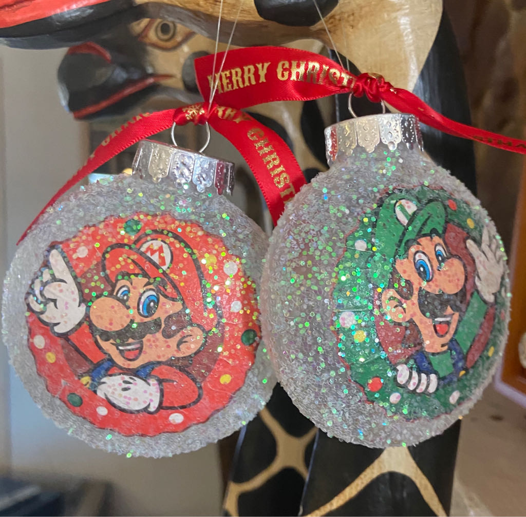 HM Luigi Glitter - Gamer (Super Mario Bros.) ornament collectible - Main Image 2