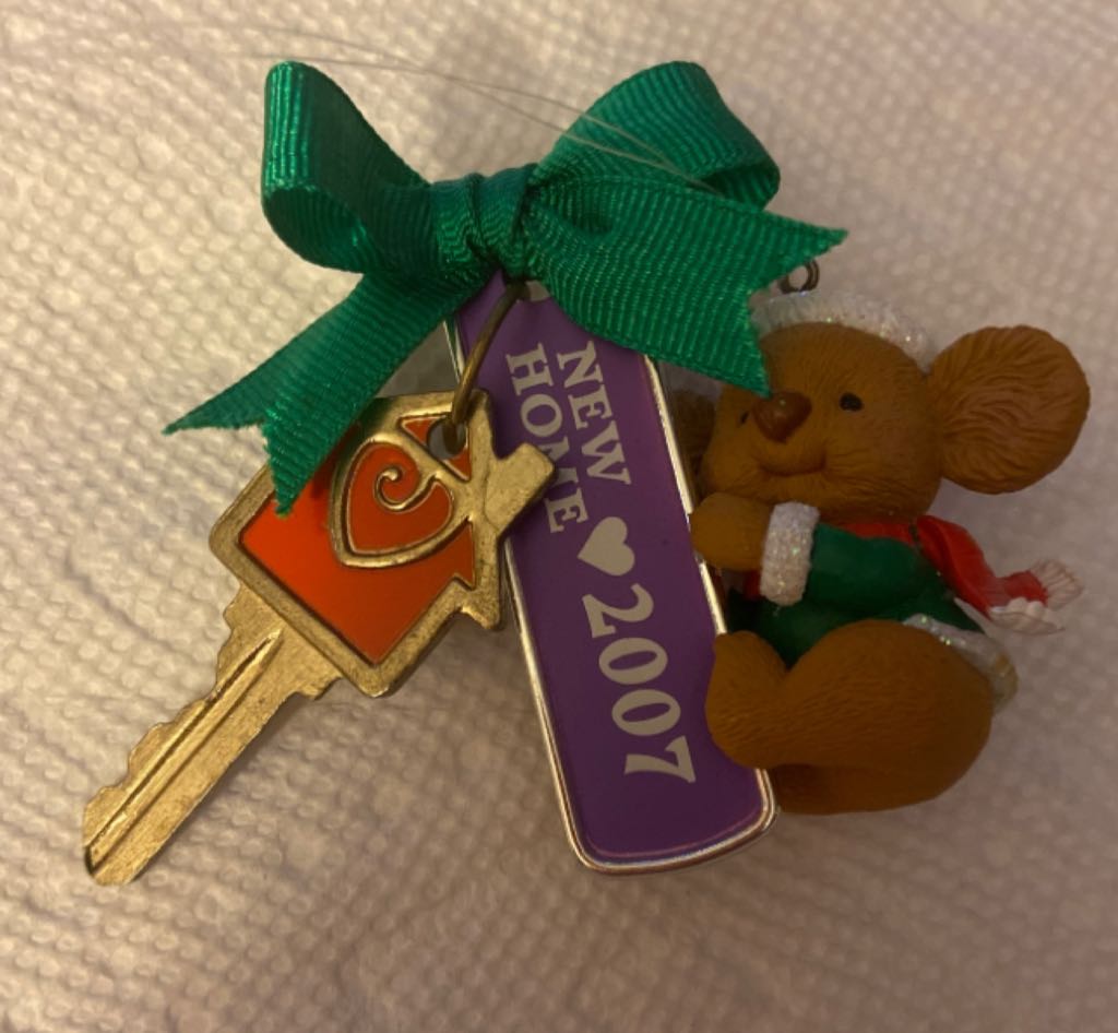 Mini Santa Holding Wreath