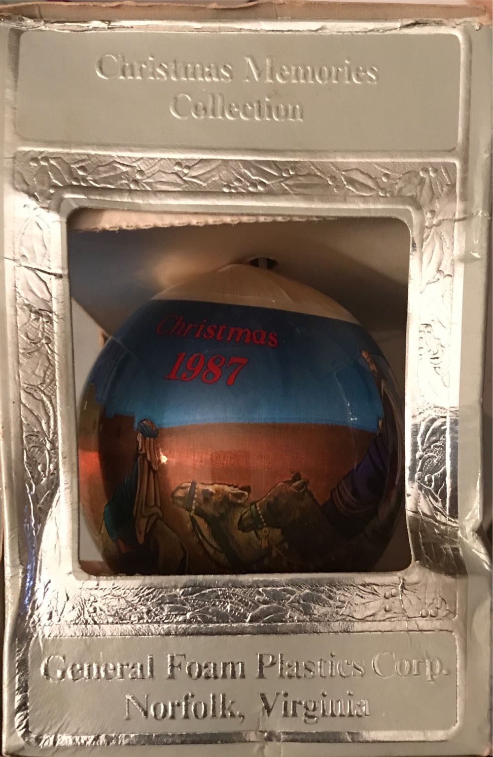 Christmas Memories (N) - Nativity ornament collectible - Main Image 2