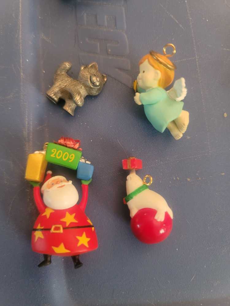 Unboxed Multiple   (Miniatures) ornament collectible - Main Image 2