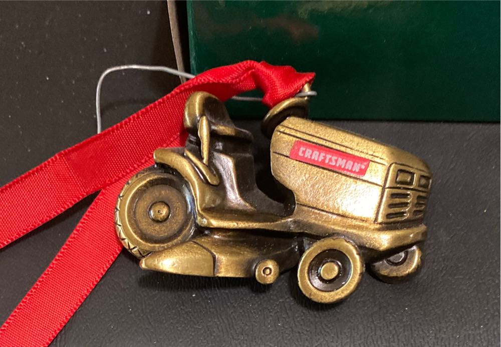 Snoopy’s Christmas Pawpet Show