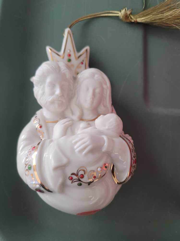 Lenox ”blessed Family” Holy Family Ornament  ornament collectible [Barcode 882864176530] - Main Image 2