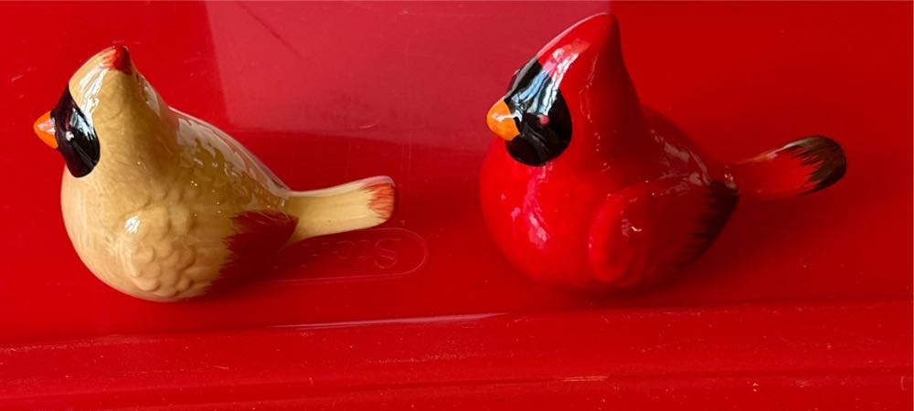 Cardinals Salt & Pepper Shakers - Birds (Birds) ornament collectible - Main Image 2