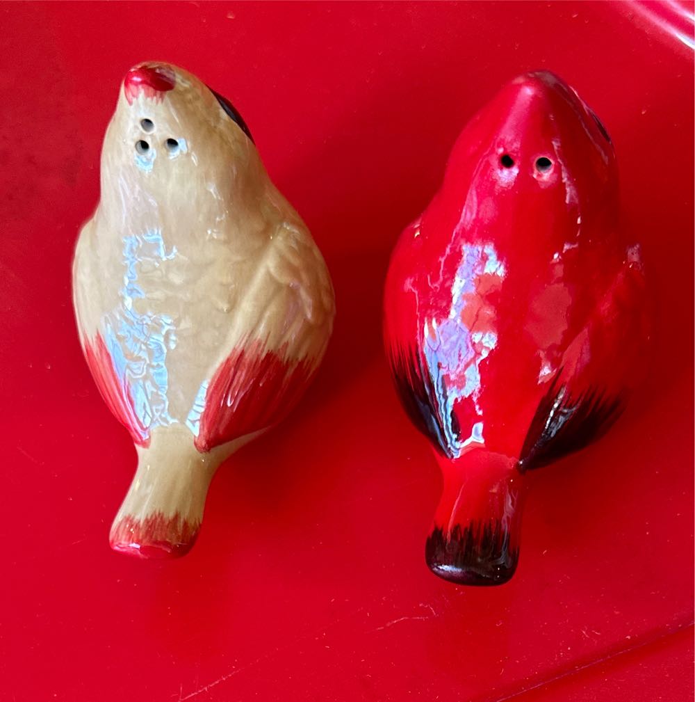 Cardinals Salt & Pepper Shakers - Birds (Birds) ornament collectible - Main Image 3