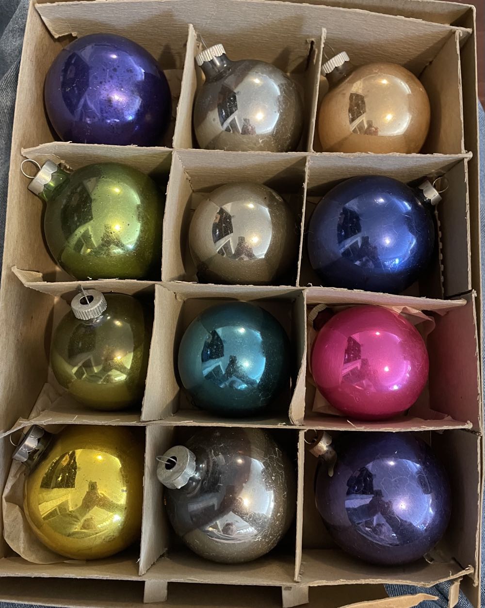 George Franke - Round - Grey - Simple (Round) ornament collectible - Main Image 2