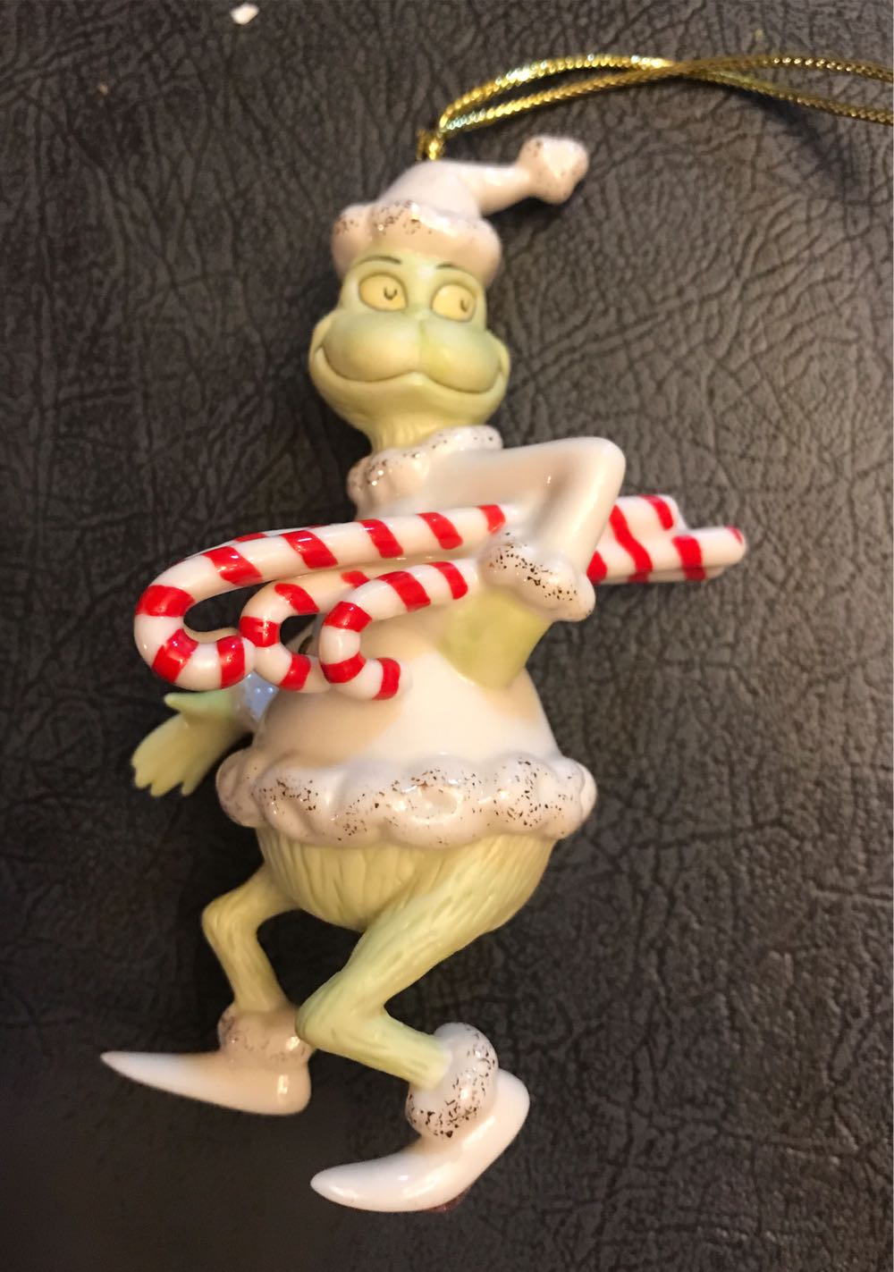 The Grinch’s Sweet Steal ...  ornament collectible [Barcode 882864213914] - Main Image 2