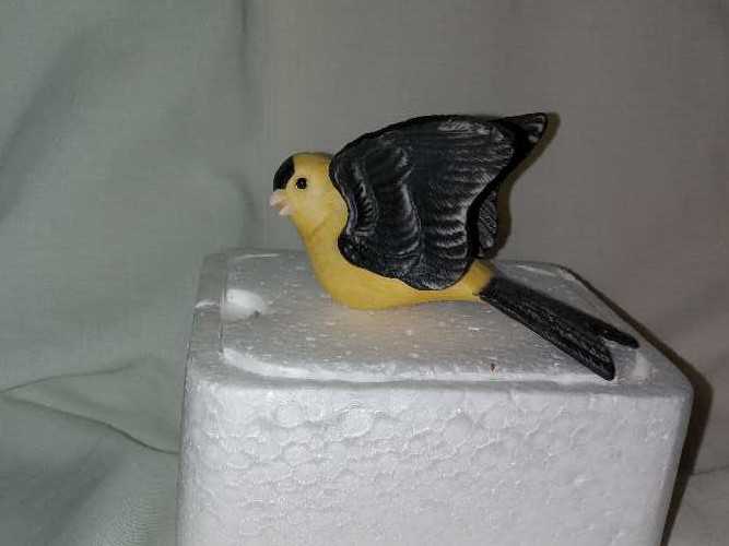 (Mom) Goldfinch (Gave Back)  (Birds) ornament collectible - Main Image 2