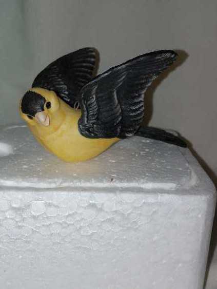(Mom) Goldfinch (Gave Back)  (Birds) ornament collectible - Main Image 3
