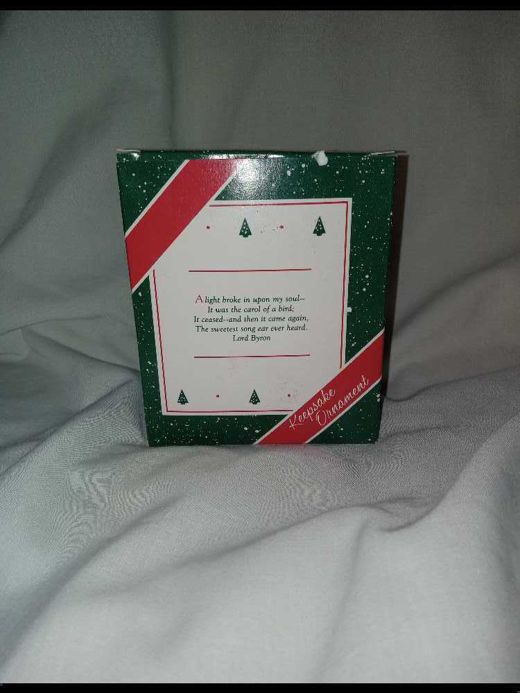 (Mom) Goldfinch (Gave Back)  (Birds) ornament collectible - Main Image 4