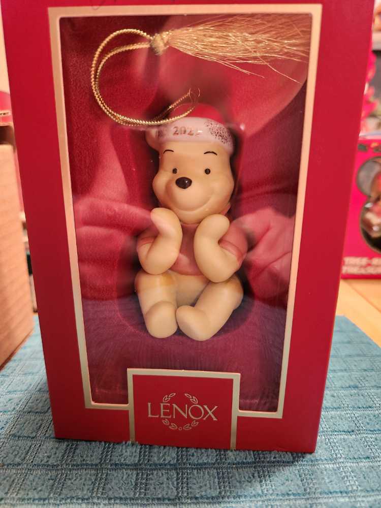 Winnie The Pooh Christmas Wish - Winnie The Pooh (Winnie the Pooh) ornament collectible [Barcode 194372012256] - Main Image 2