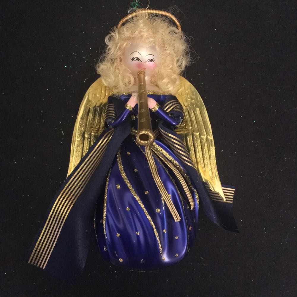 Chialu - (Set 5) - Nativity - Shepherd - Holding Sheep