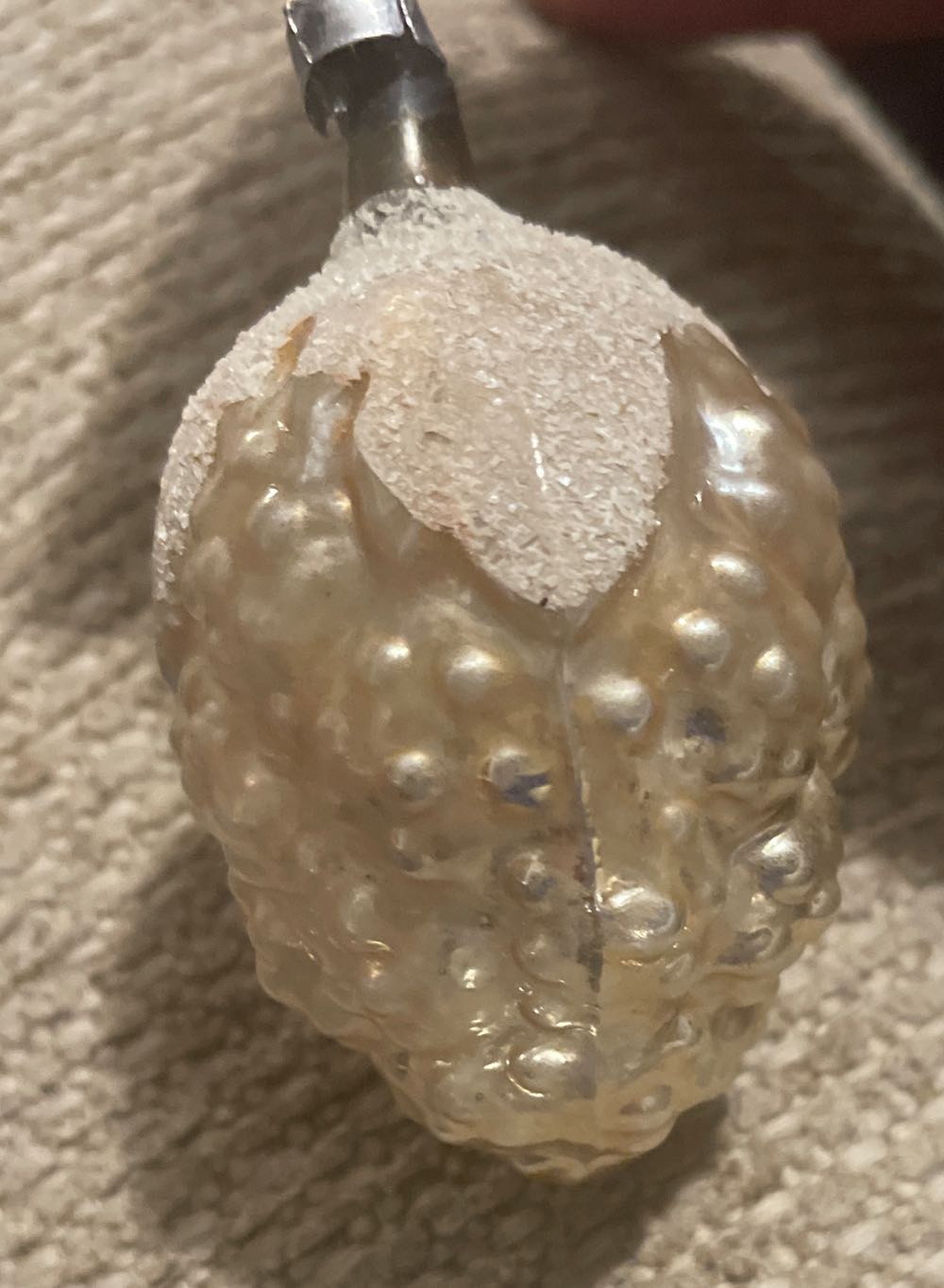 Figural - Grapes - Silver, Mica - Grapes (Figural) ornament collectible - Main Image 2