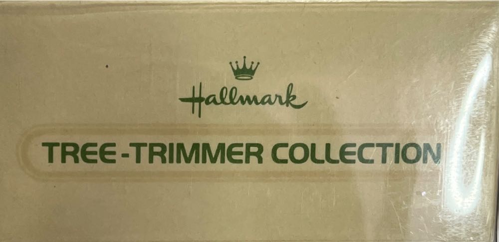 Little Trimmer Santa  ornament collectible - Main Image 2