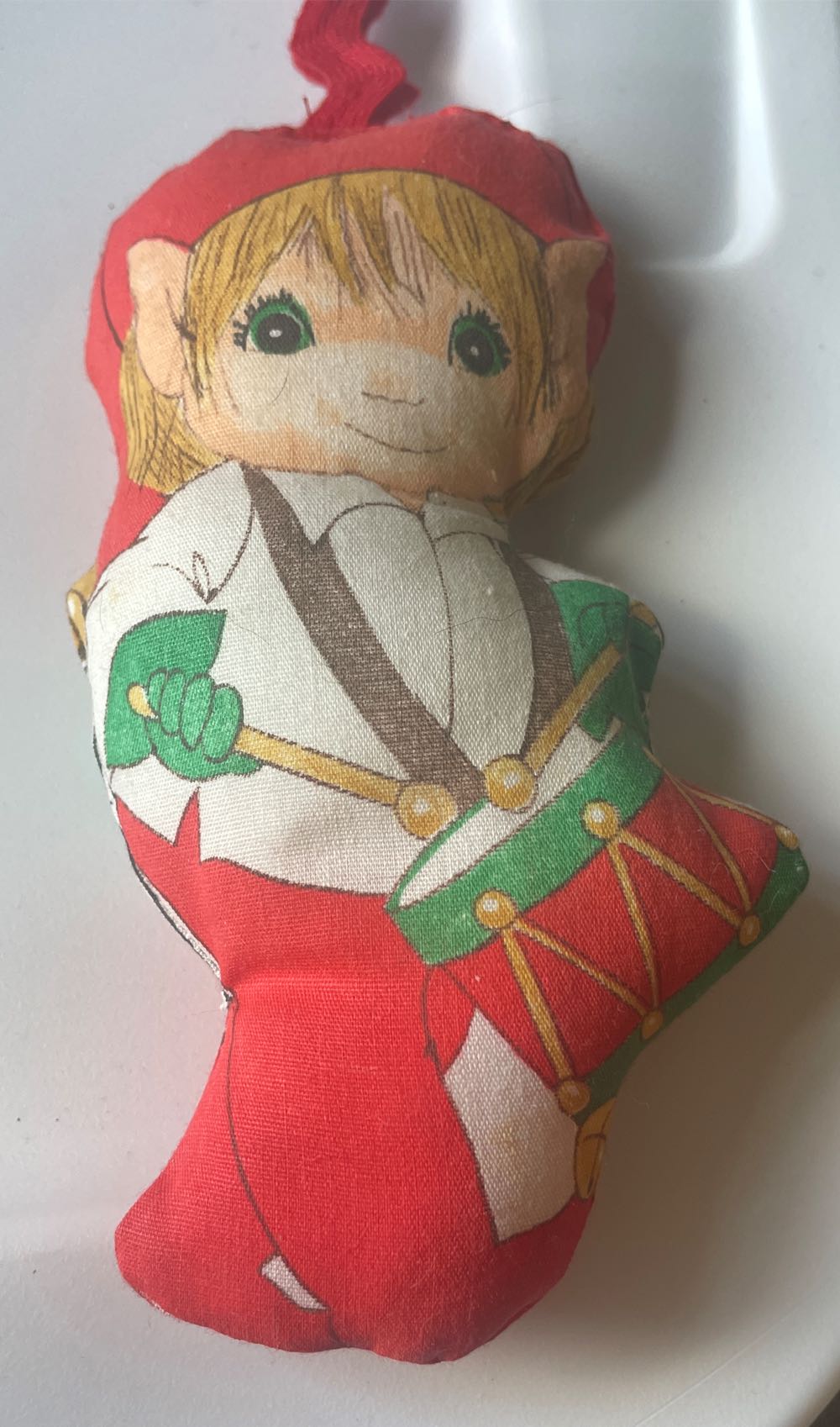 Clam Shell With Tassel