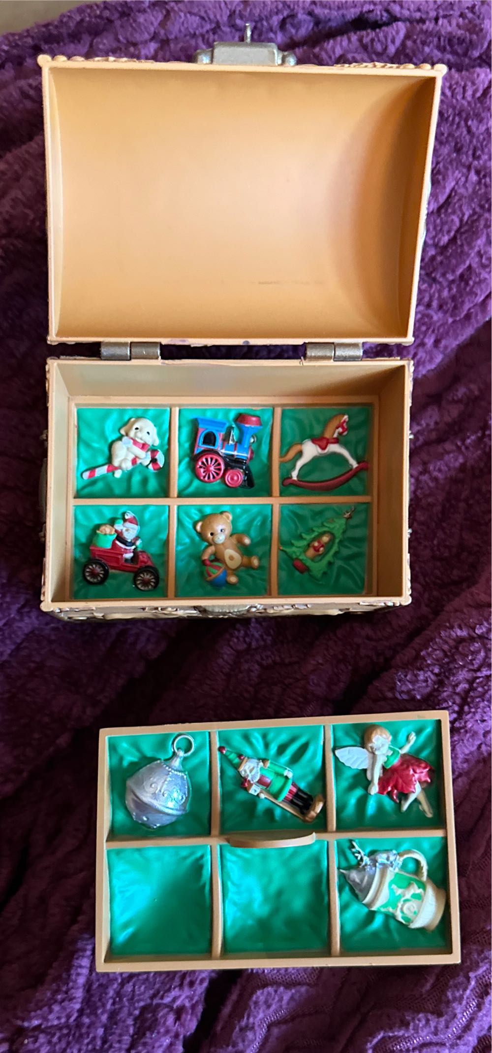 Santa’s Ornament Treasures - Special edition 50th anniversary series (KOC Member Exclusive) ornament collectible - Main Image 3