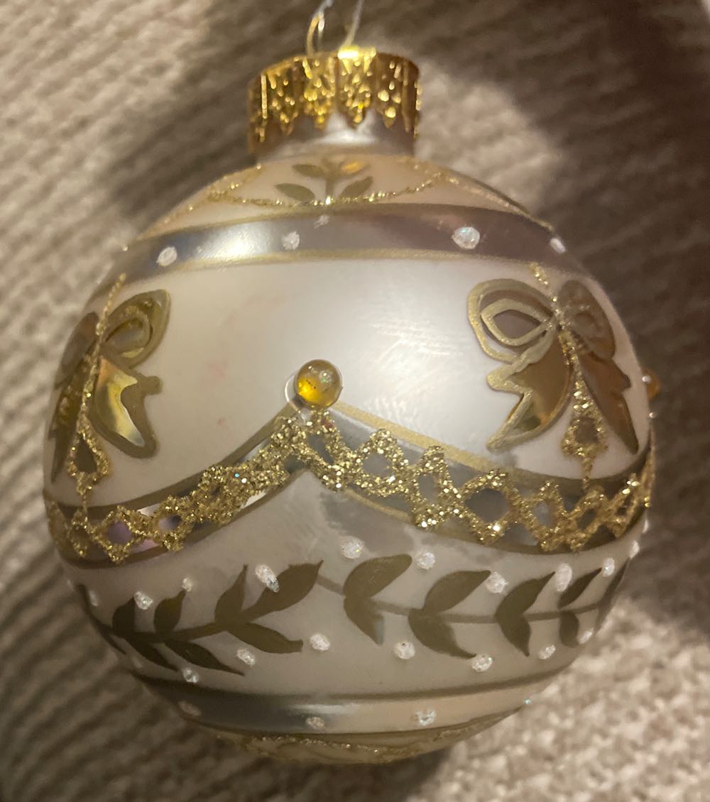 G&D - Round - Bows, Bells, Ivy - Cream, Gold, White - Stencil (Round) ornament collectible - Main Image 2