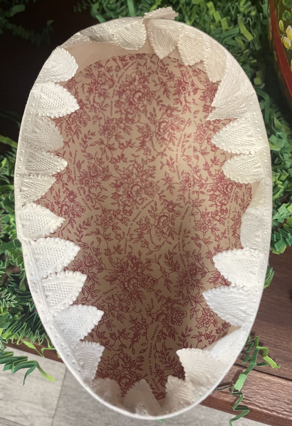 Paper Mache - Easter Egg - Two Rabbits Holding Box - 03201 - Paper Mache (Easter Egg) ornament collectible - Main Image 2