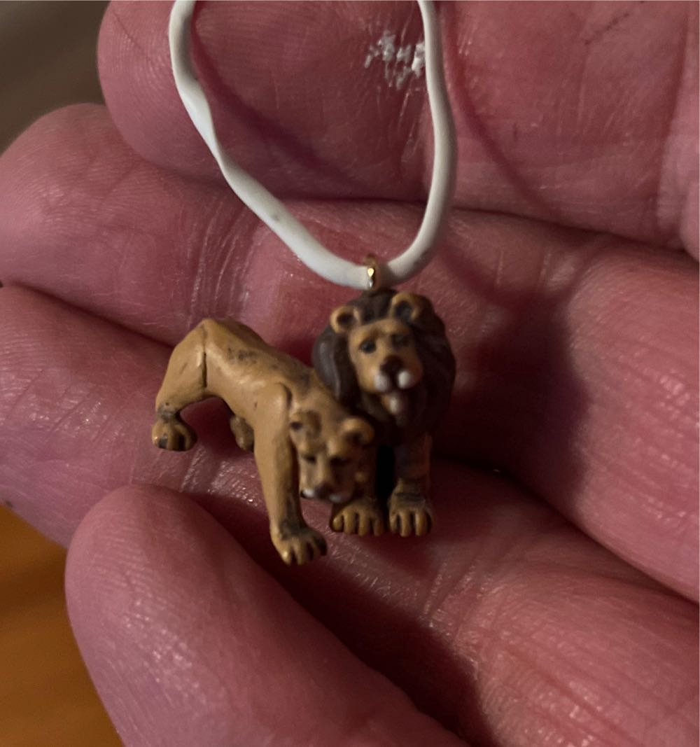 Hallmark Keepsake Kindly Lions  ornament collectible - Main Image 3