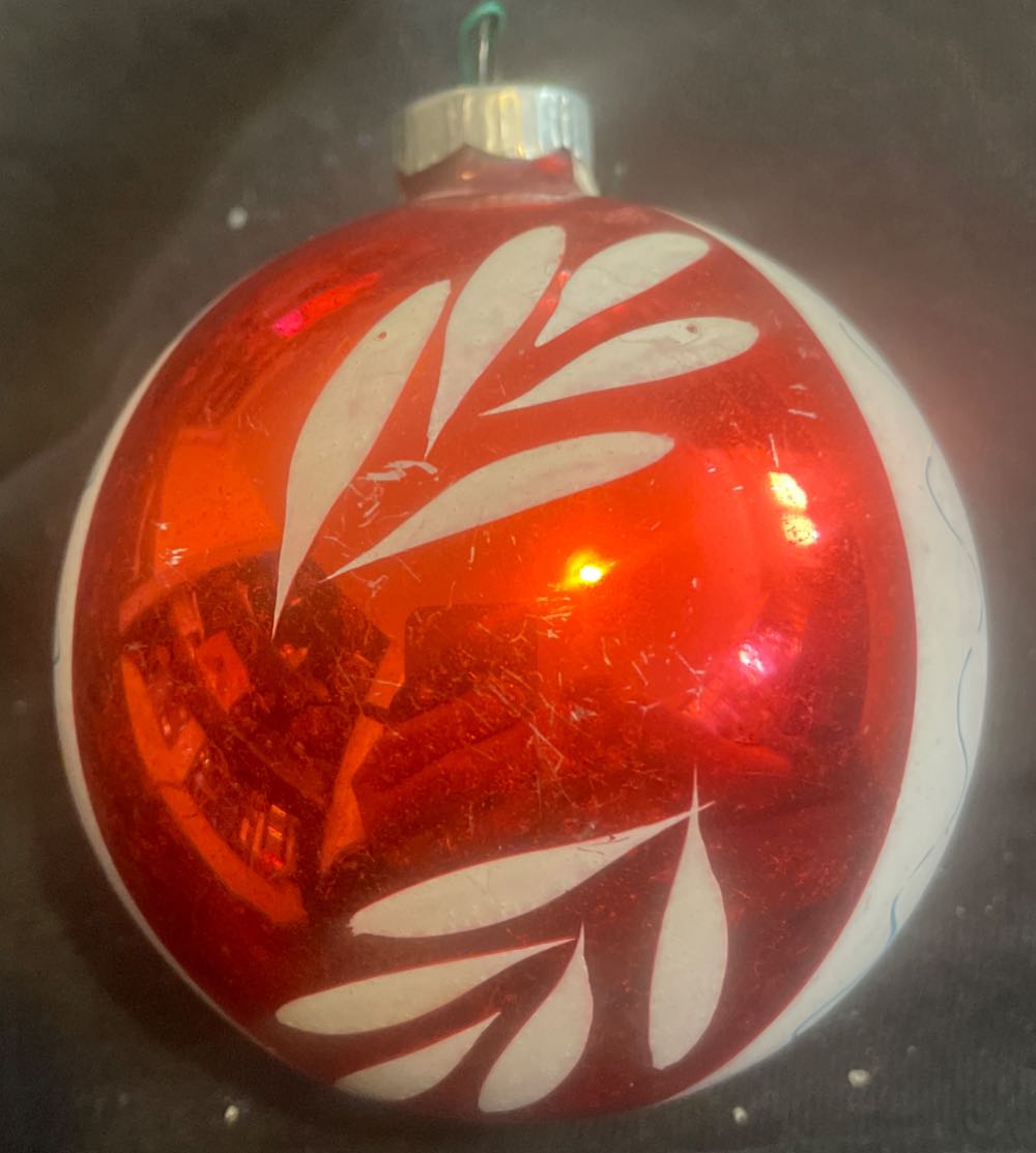 Shiny Brite - Round - Stencil - Leaves & Swirls - Leaves & Swirls (Round) ornament collectible - Main Image 2