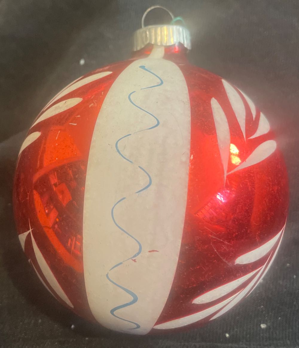 Shiny Brite - Round - Stencil - Leaves & Swirls - Leaves & Swirls (Round) ornament collectible - Main Image 3