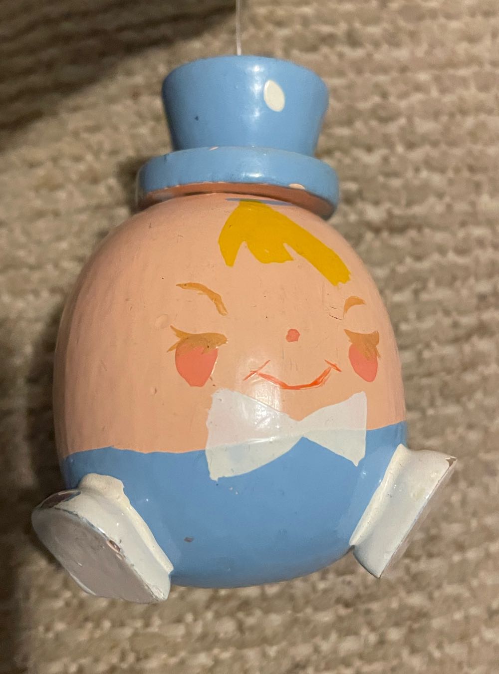 Lemax Hanging The Wreath #22588