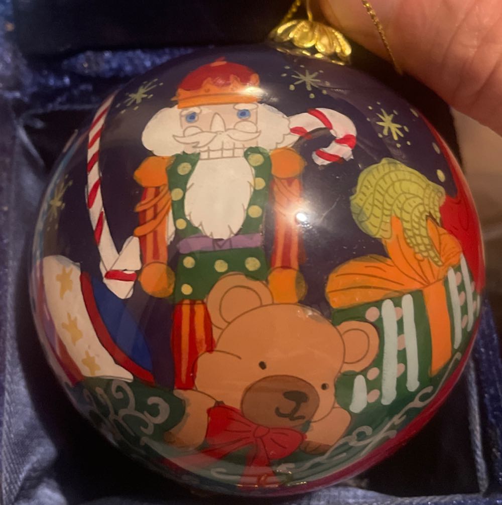 Li Bien - 2011 - Santa Sssshhhhh! - Santa (Li Bien) ornament collectible - Main Image 4