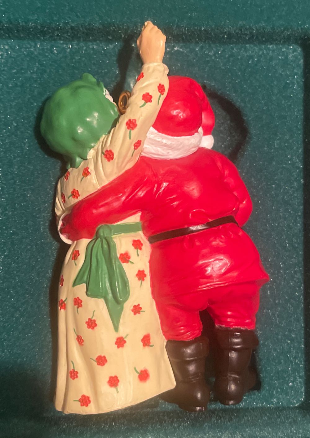 Mr and Mrs Claus #1 Merry Mistletoe - Mr. & Mrs. Claus (Collectible Series) ornament collectible - Main Image 2