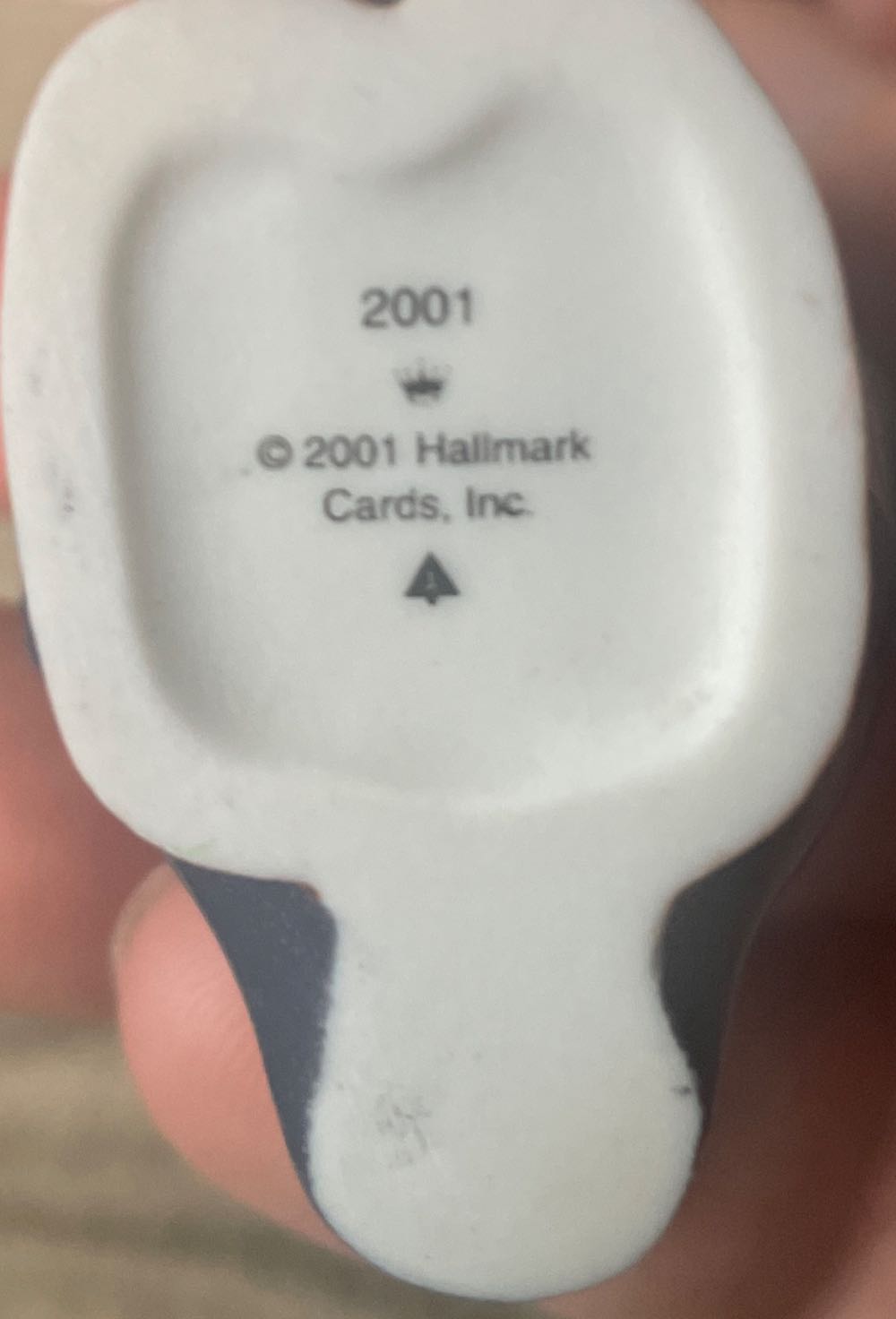 Safe & Snug - 2001 - #1 - Penguins - Safe and Snug (Collectible Series) ornament collectible - Main Image 4