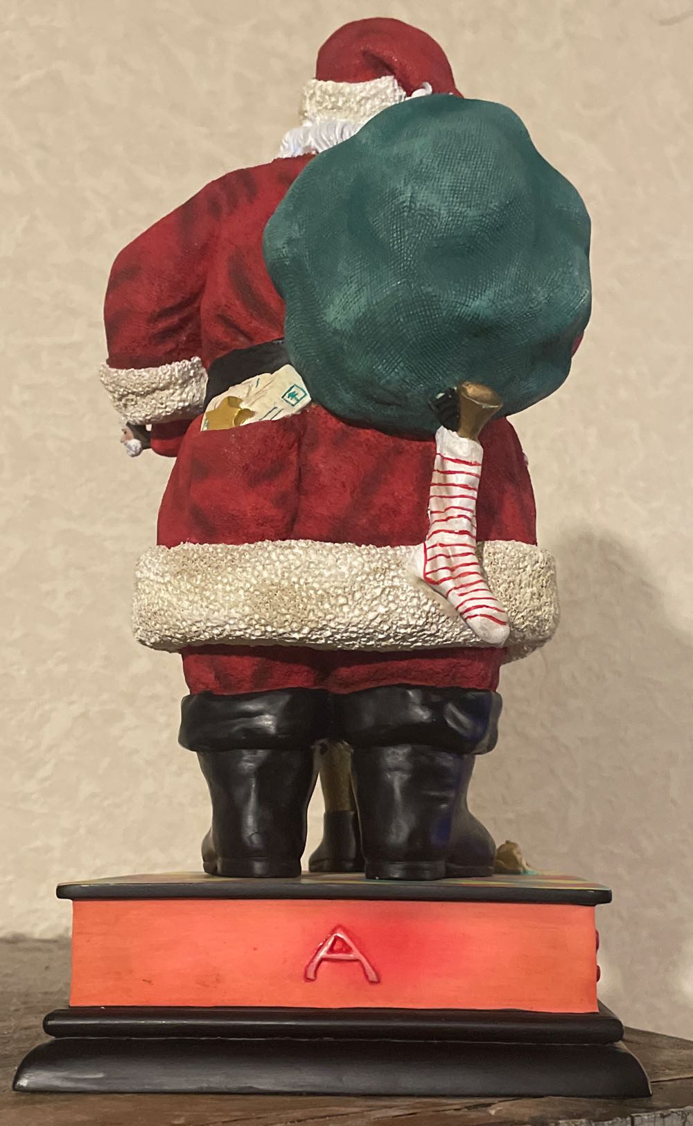 Pipka - Yes, Virginia - #3772/4500 - Design #13925 - Memories of Christmas (Collectible Series) ornament collectible - Main Image 3