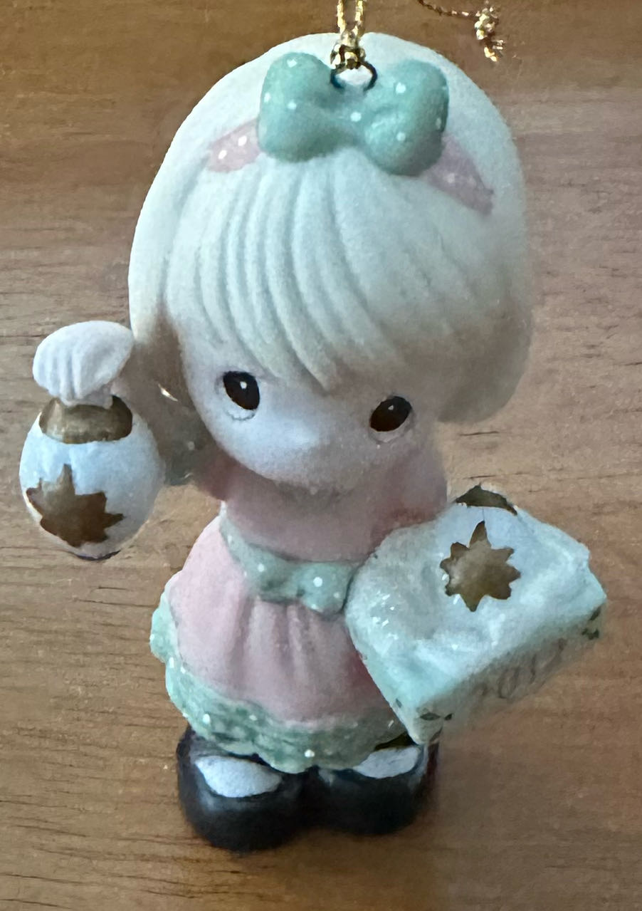 Light Your Heart With Christmas Joy - Precious Moments Ornaments (Christmas) ornament collectible [Barcode 875555012255] - Main Image 4