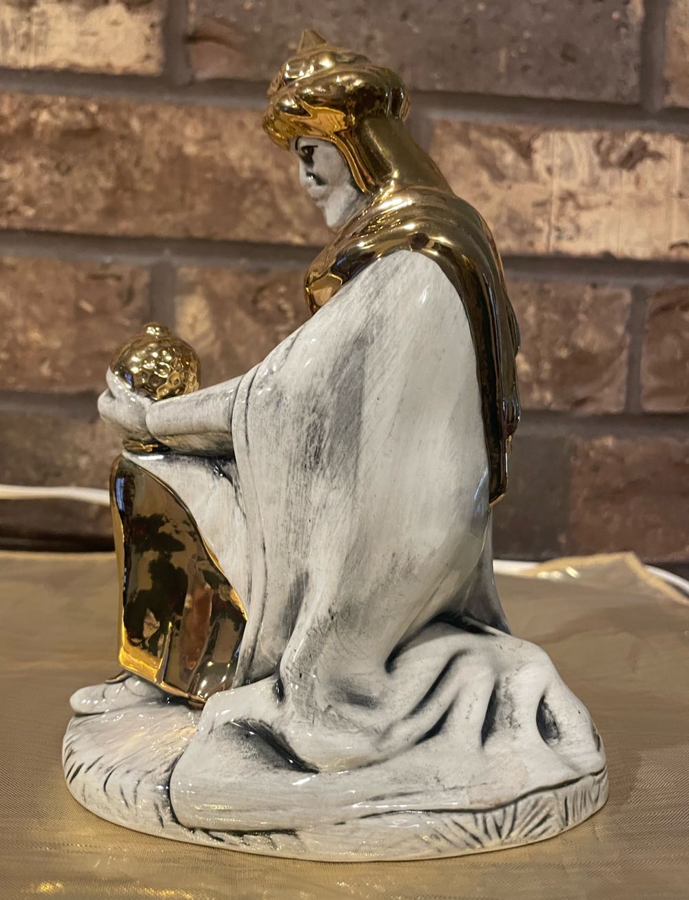 Ceramic - Holland - Nativity - (Set 3) - Magi - Genuflecting - #563 - Magi (Nativity) ornament collectible - Main Image 2