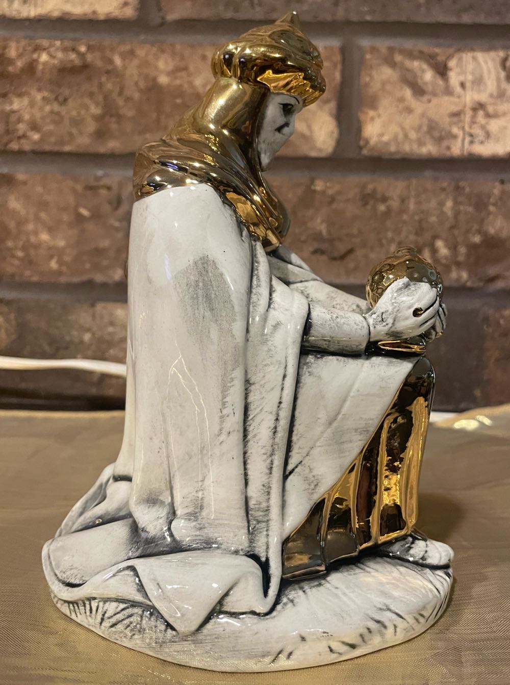 Ceramic - Holland - Nativity - (Set 3) - Magi - Genuflecting - #563 - Magi (Nativity) ornament collectible - Main Image 4