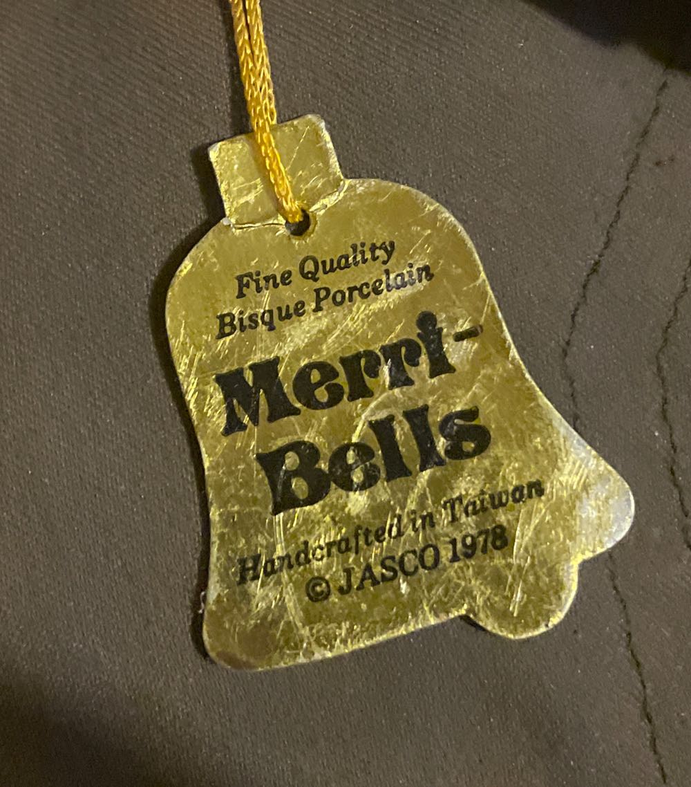Jasco - Merri-Bells - Choir Boy - Character (Bell) ornament collectible - Main Image 3