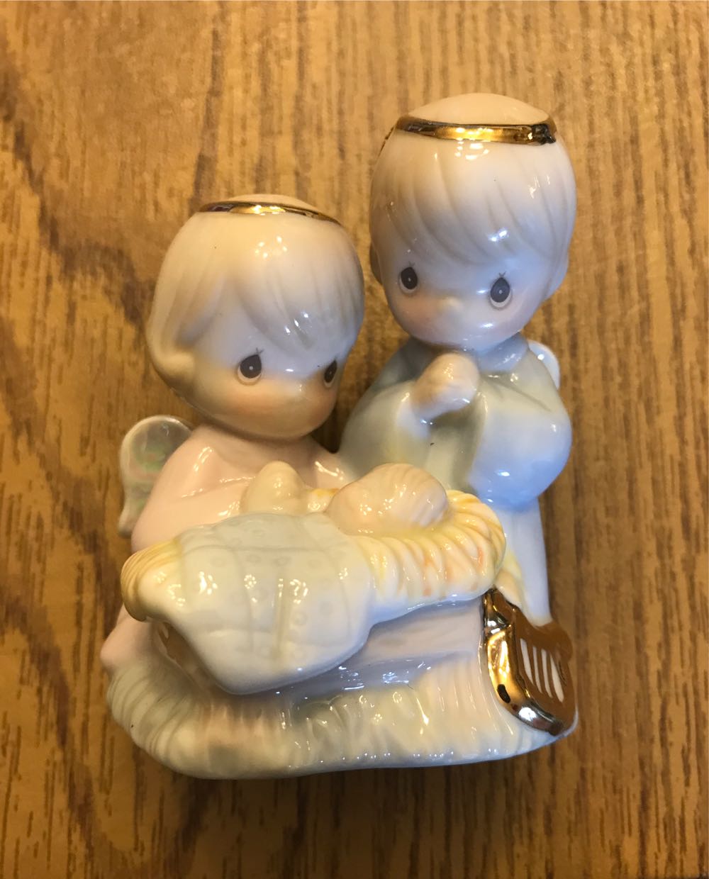 M&M - 1992 - Brown - Plain - Holding Candy Cane