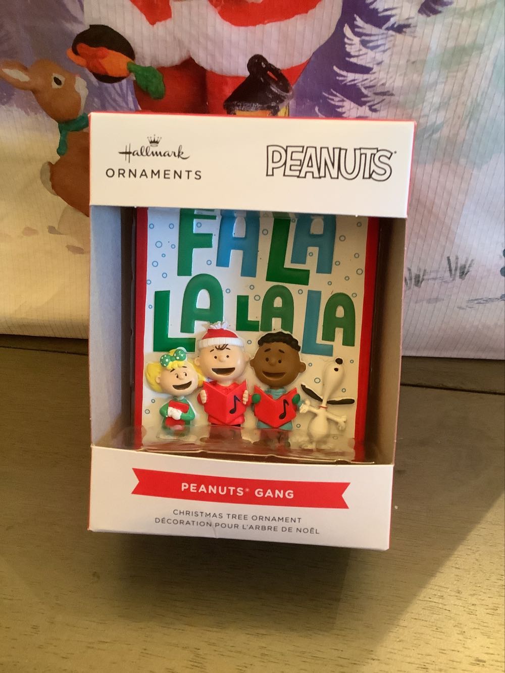 Peanuts Gang Carolers - The Peanuts Gang (Red Box) ornament collectible [Barcode 763795839810] - Main Image 2