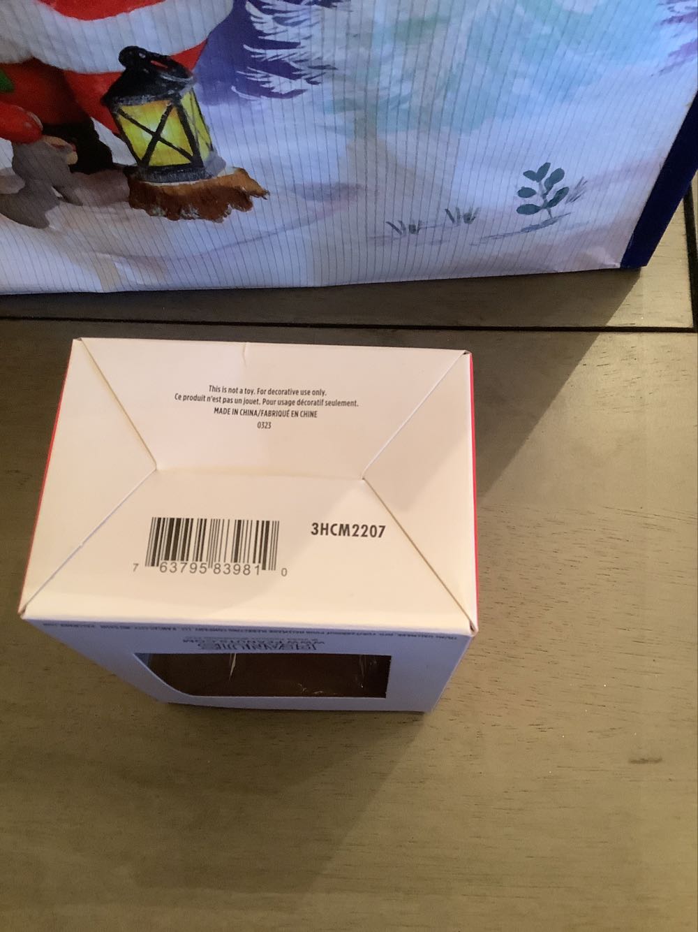 Peanuts Gang Carolers - The Peanuts Gang (Red Box) ornament collectible [Barcode 763795839810] - Main Image 3