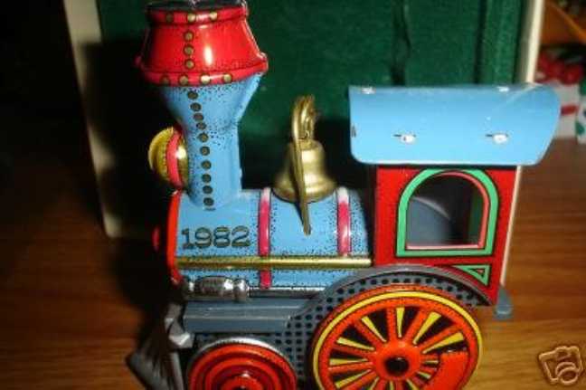 Tin Locomotive - 1982 - #1 - Tin Locomotive (Collectible Series) ornament collectible - Main Image 4