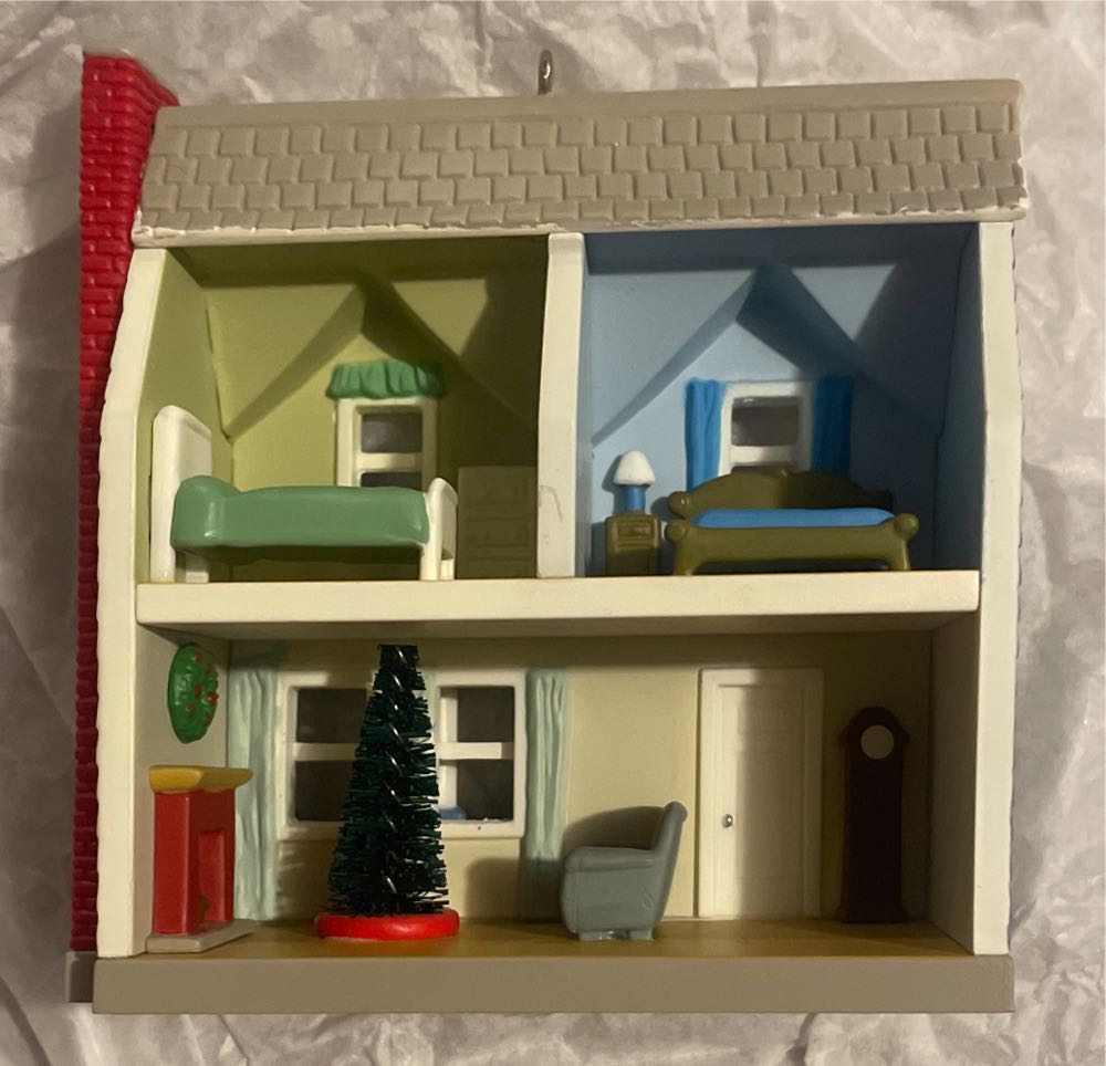 Nostalgic Houses & Shops - 2020 - #37 - Traditional Clapboard Two-Story - Nostalgic Houses & Shops (Collectible Series) ornament collectible - Main Image 2