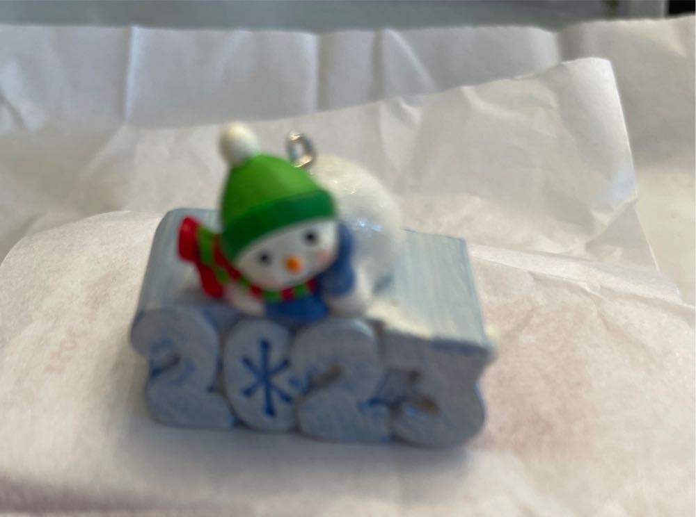 A Snowy 2023 - Snowman (Magic Light) ornament collectible [Barcode 763795788897] - Main Image 3