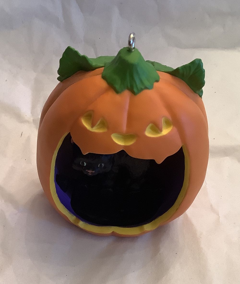 Happy Halloween - Blackcat - Happy Halloween (Jack-O’-Lantern) ornament collectible [Barcode 763795805266] - Main Image 2
