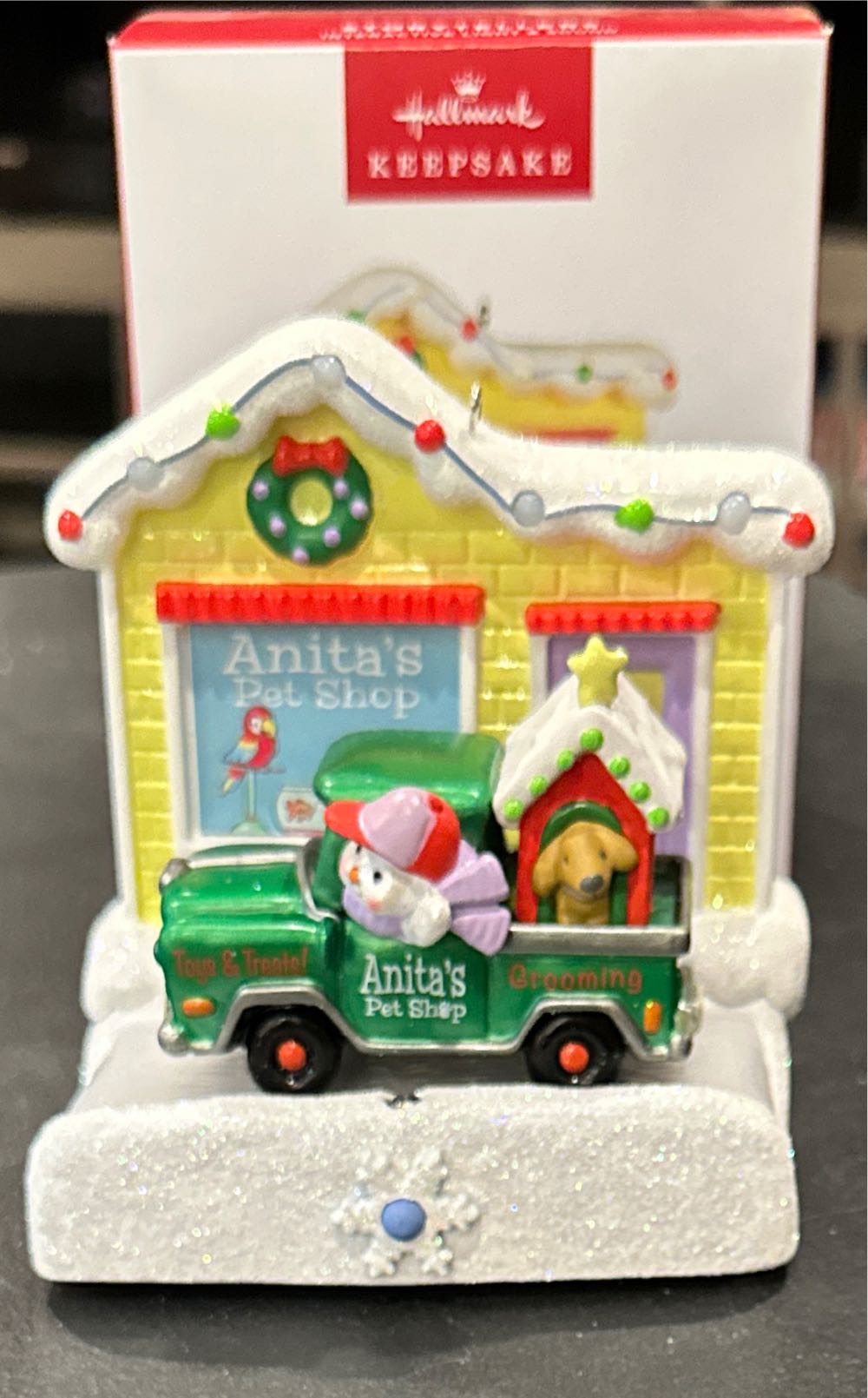 HHP Anita’s Pet Shop - Happy Holiday Parade Collection (Storytellers) ornament collectible [Barcode 763795811069] - Main Image 4