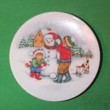 Let It Snow! Collectors Plate - 5th In Series  ornament collectible [Barcode 070000027444] - Main Image 2