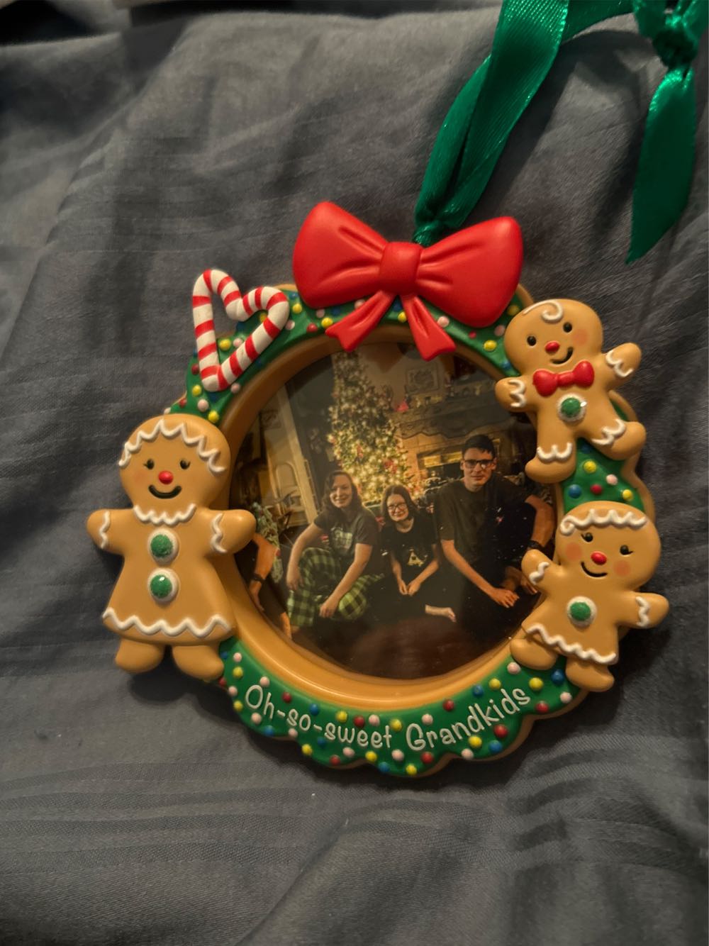 Oh So Sweet Grandkids Hallmark Keepsake - Family (Picture Ornament) ornament collectible [Barcode 763795794911] - Main Image 4