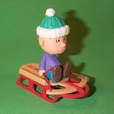 Peanuts Gang #3 Linus - The Peanuts Gang (Winter / sledding / Christmas) ornament collectible [Barcode 015012176711] - Main Image 2