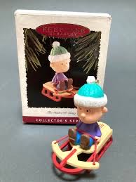 Peanuts Gang #3 Linus - The Peanuts Gang (Winter / sledding / Christmas) ornament collectible [Barcode 015012176711] - Main Image 4